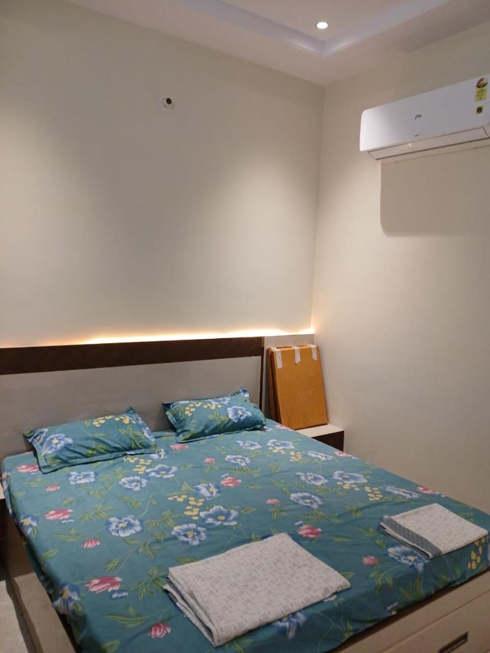 Hotel Jaipur In, Jatipura Parikrama Marg Near Mukharvind Temple Govardhan Bagian luar foto