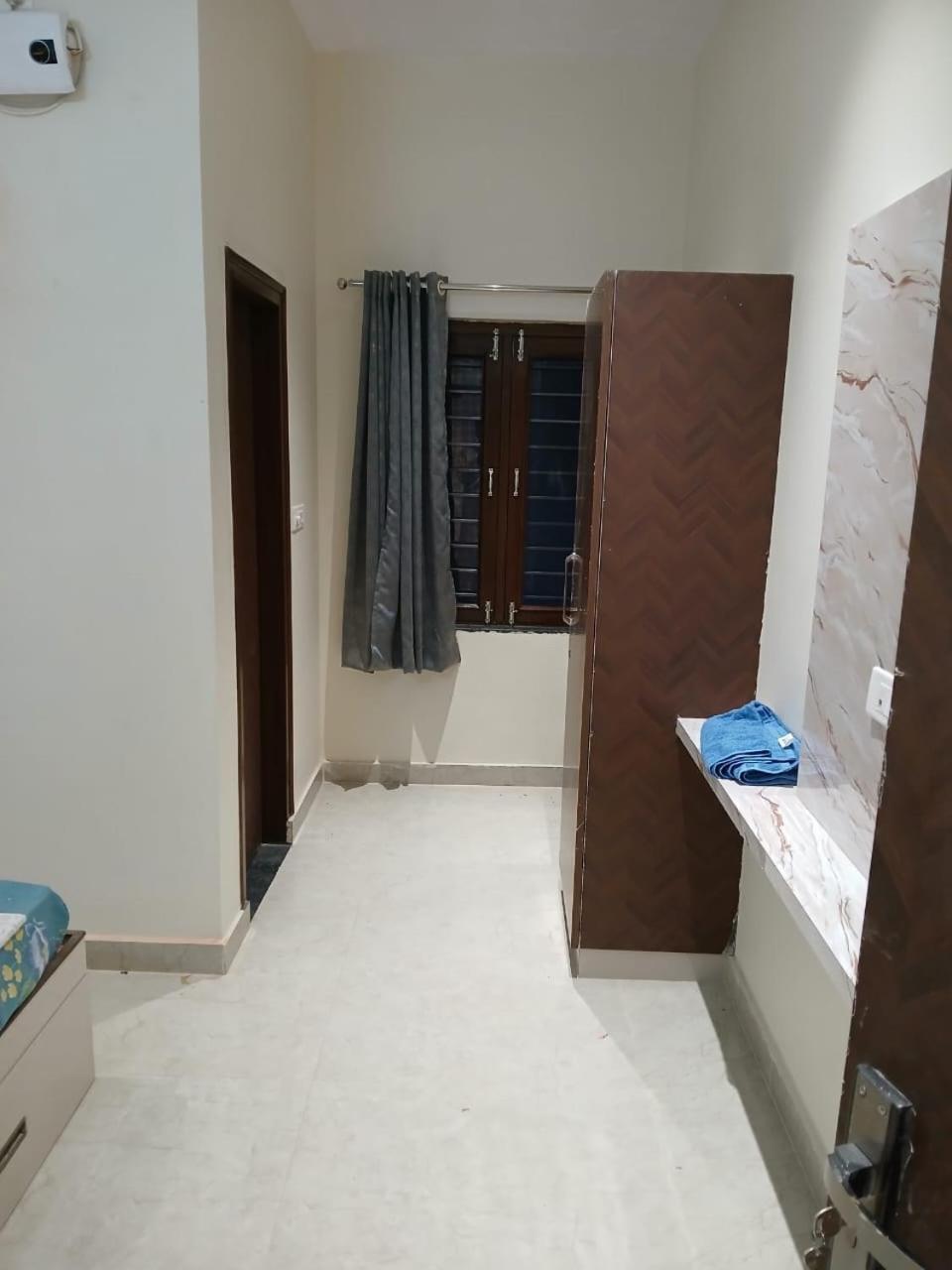 Hotel Jaipur In, Jatipura Parikrama Marg Near Mukharvind Temple Govardhan Bagian luar foto